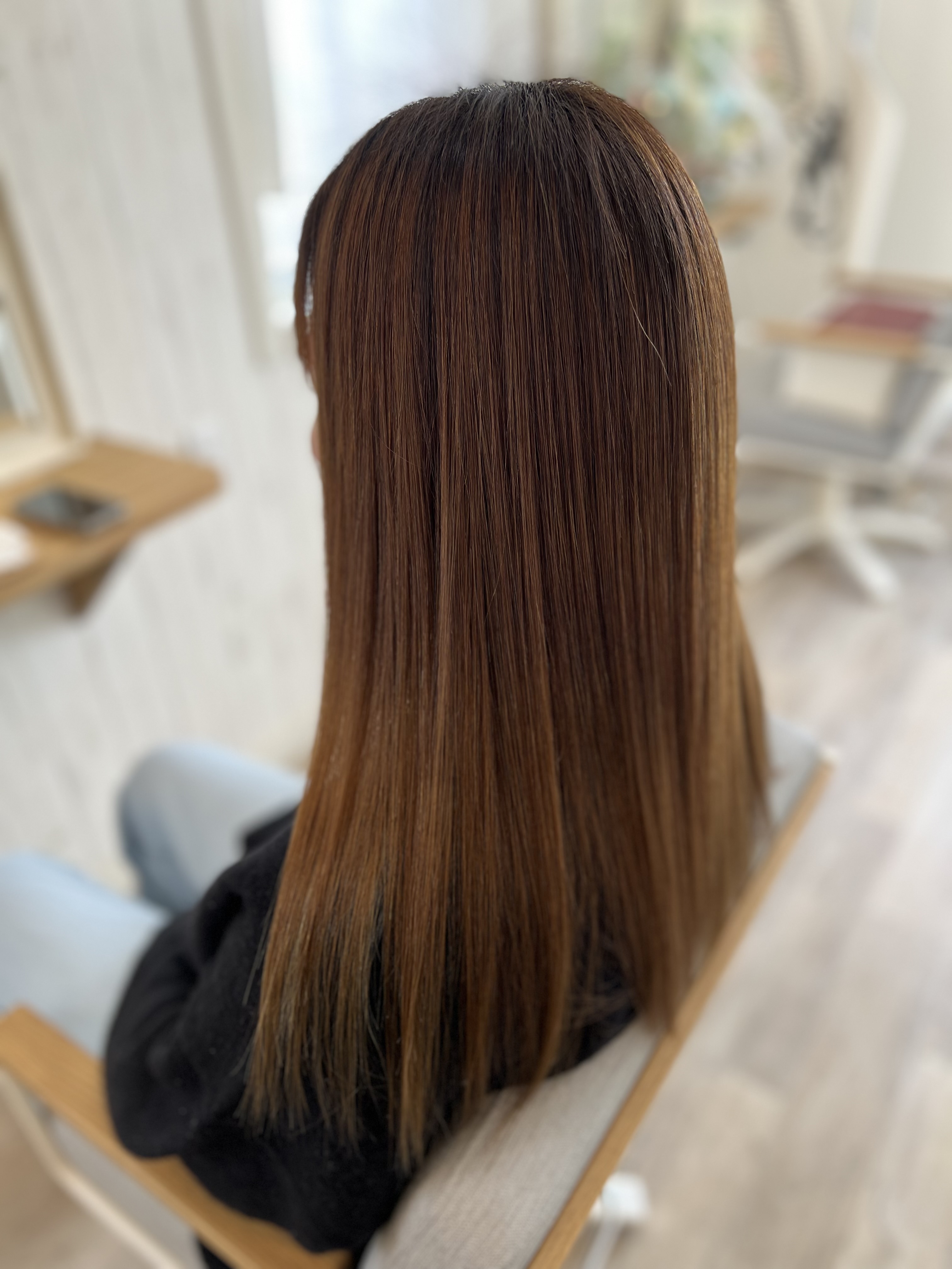 髪を擁し、自我を示す。持続する美しさを手に入れる